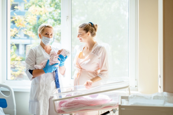 Exercice de la profession de sage-femme : de nouvelles conditions pour les étudiants remplaçants